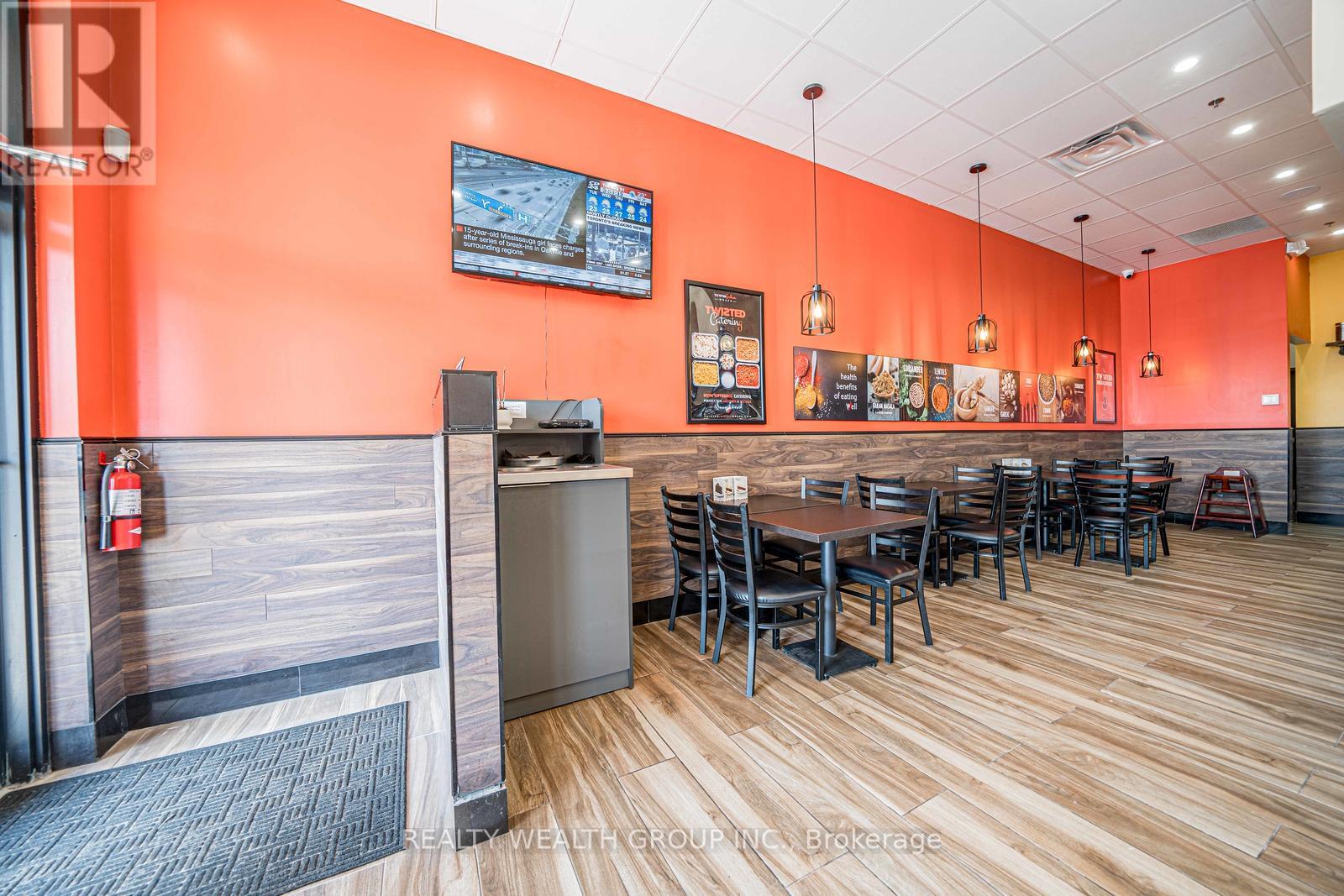 4 - 370 Kent Street W, Kawartha Lakes, Ontario K9V 6G8 - Photo 4 - X12885740