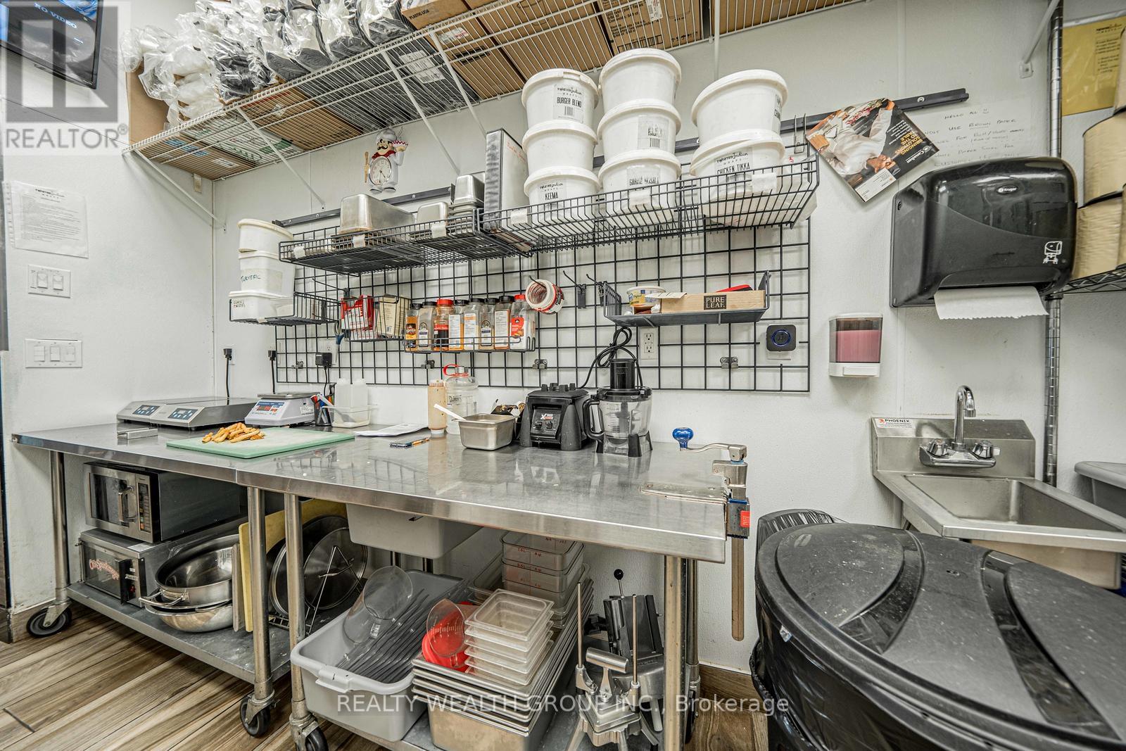 4 - 370 Kent Street W, Kawartha Lakes, Ontario K9V 6G8 - Photo 8 - X12885740