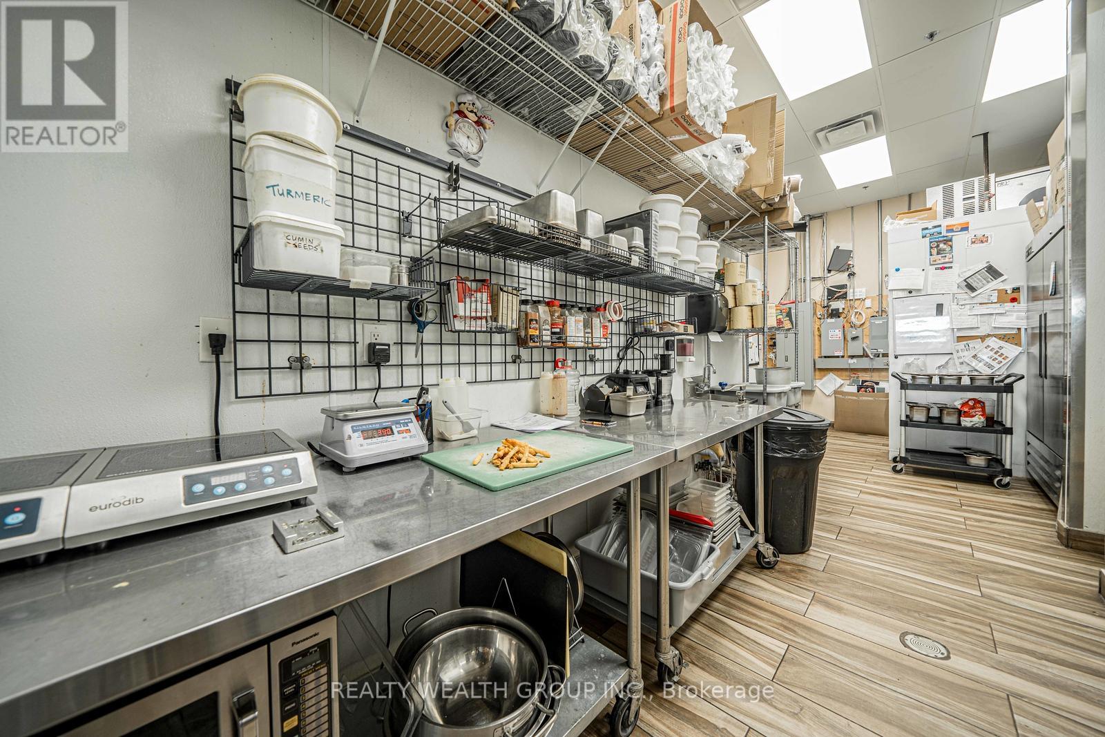 4 - 370 Kent Street W, Kawartha Lakes, Ontario K9V 6G8 - Photo 9 - X12885740