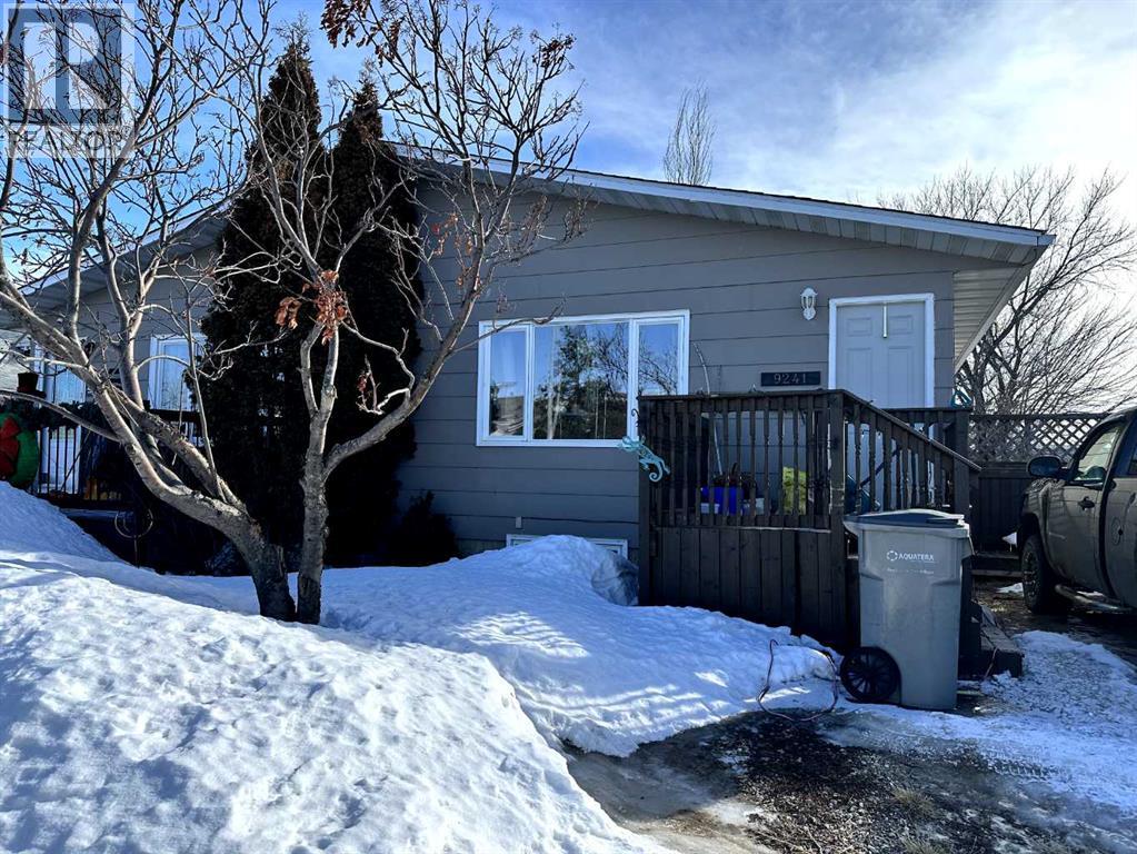 9241 95 Avenue, Grande Prairie, Alberta  T8V 6A3 - Photo 1 - A2292884