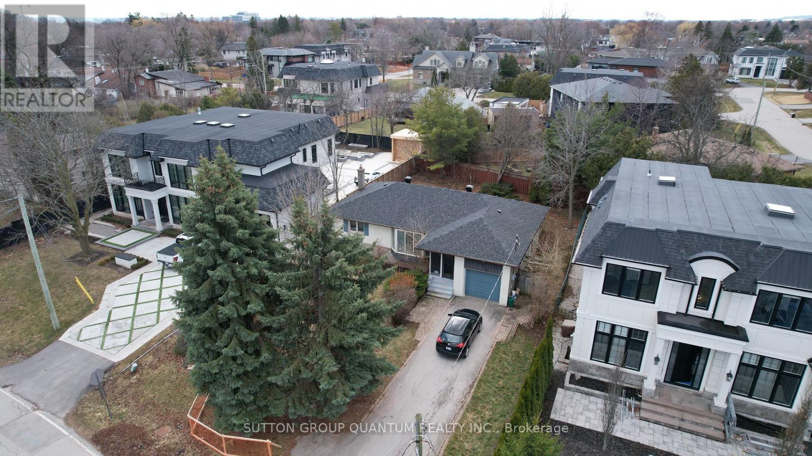 398 Tennyson Drive, Oakville, Ontario  L6L 3Z1 - Photo 10 - W12873528