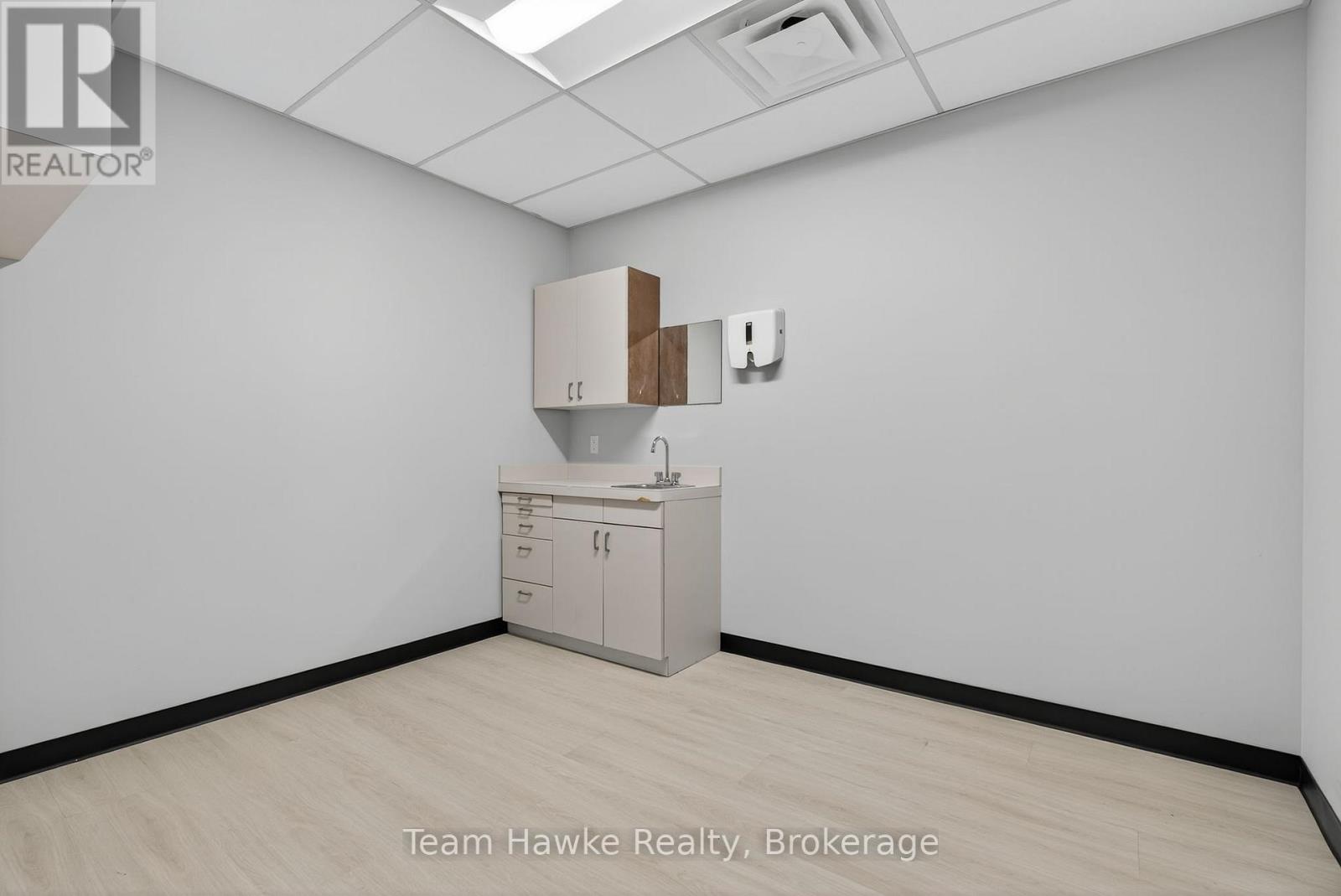 204 - 240 Penetanguishene Road, Midland, Ontario  L4R 4P4 - Photo 21 - S12432224