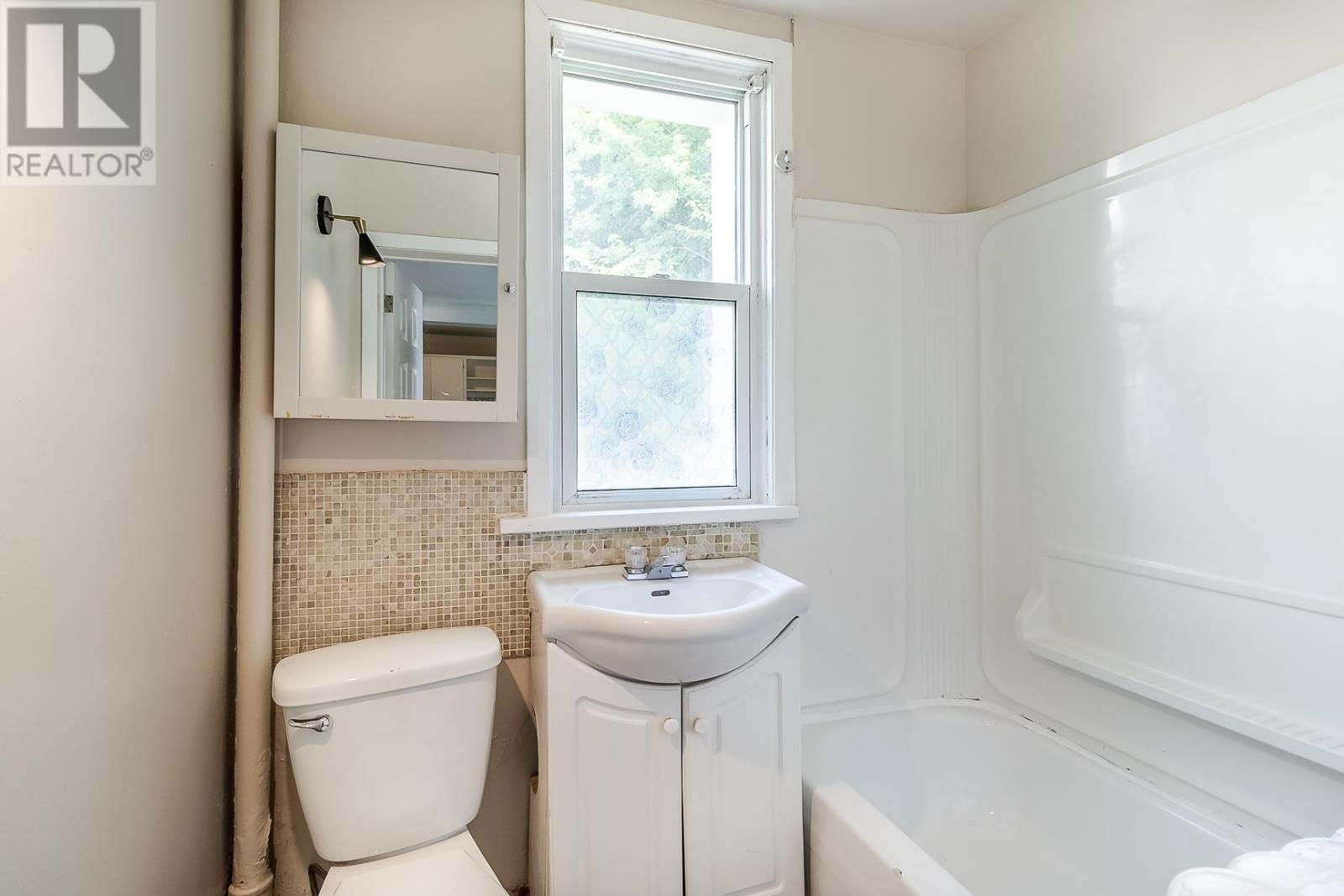 178 Pim St, Sault Ste. Marie, Ontario  P6A 3G9 - Photo 16 - SM260066