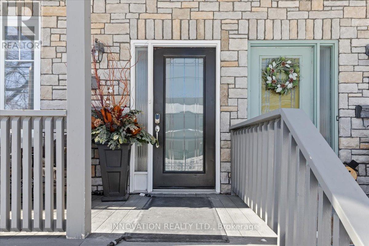 574 Cole Avenue, Ottawa, Ontario K2A 2B5 - Photo 3 - X12885712