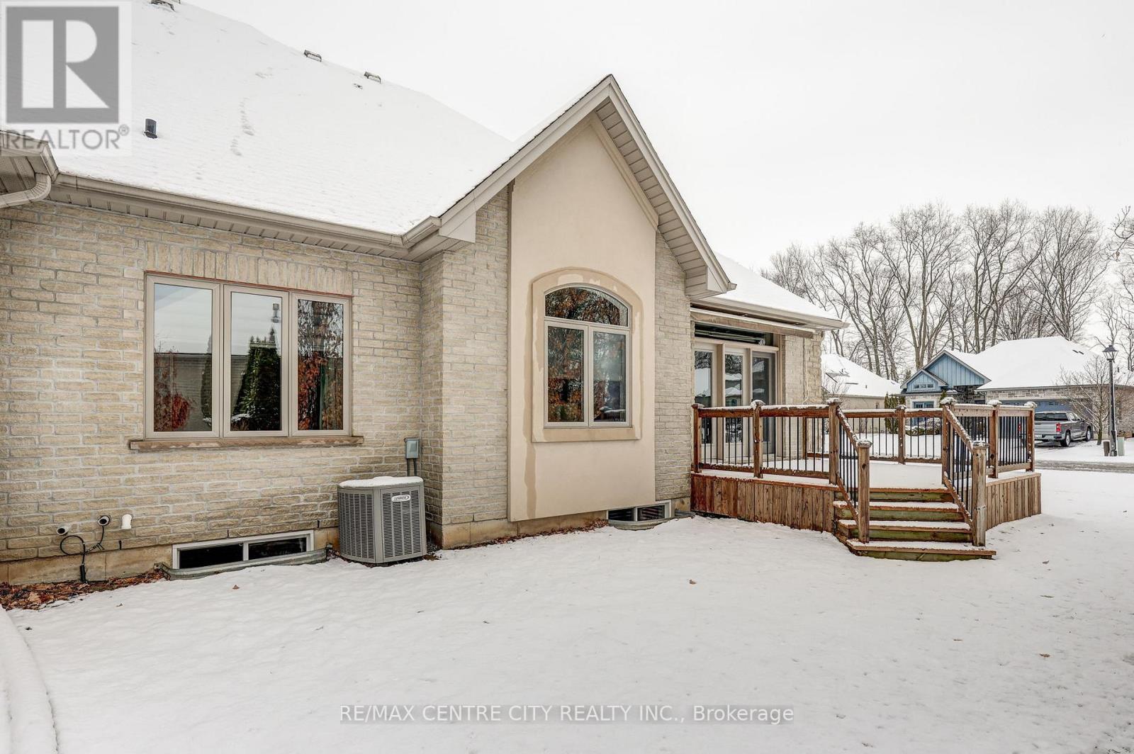 101 - 5 Woodhaven Drive, Tillsonburg, Ontario  N4G 0A8 - Photo 3 - X12885804