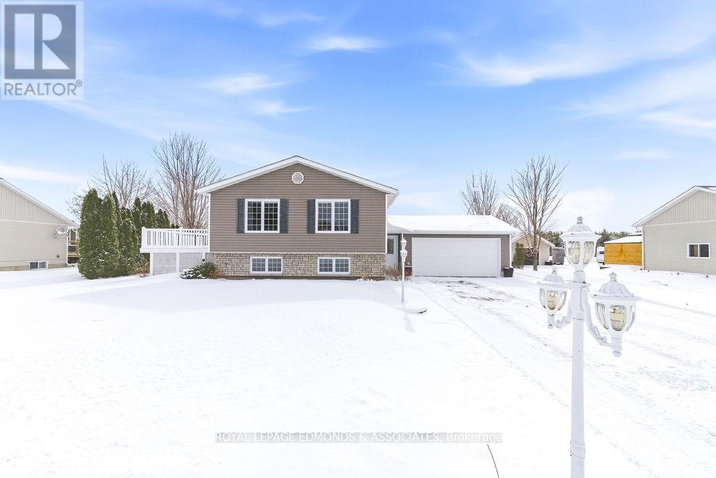 63 MEADOWVIEW DRIVE, Whitewater Region, Ontario