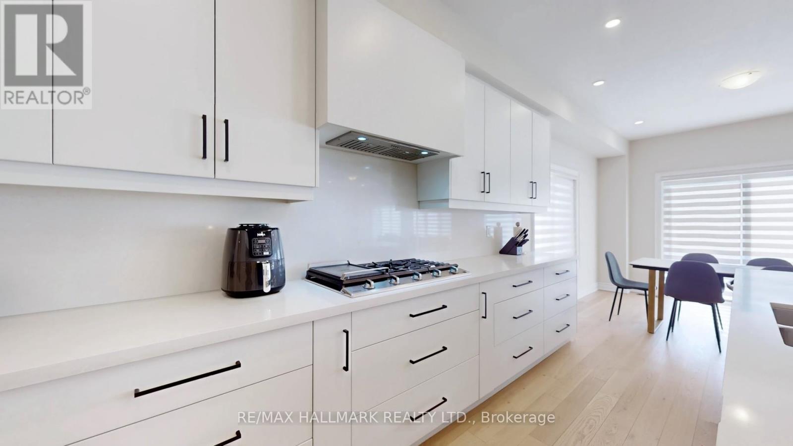 61 Mac Campbell Way, Bradford West Gwillimbury, Ontario  L3Z 4M6 - Photo 10 - N12877502