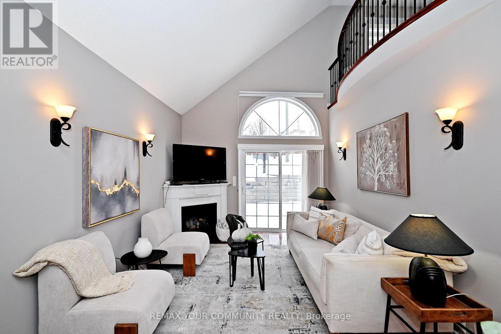 635 Tapestry Lane, Newmarket, Ontario  L3X 3C8 - Photo 2 - N12864928