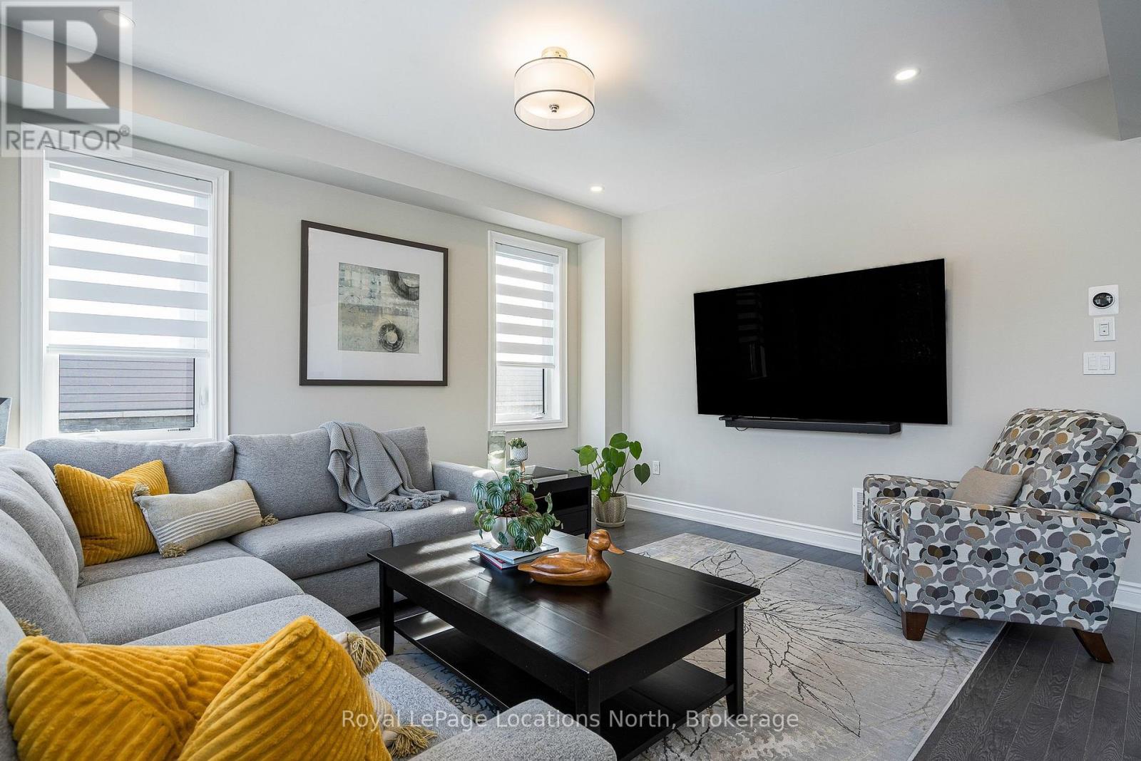 31 Emerald Street, Wasaga Beach, Ontario  L9Z 0K8 - Photo 12 - S12885772