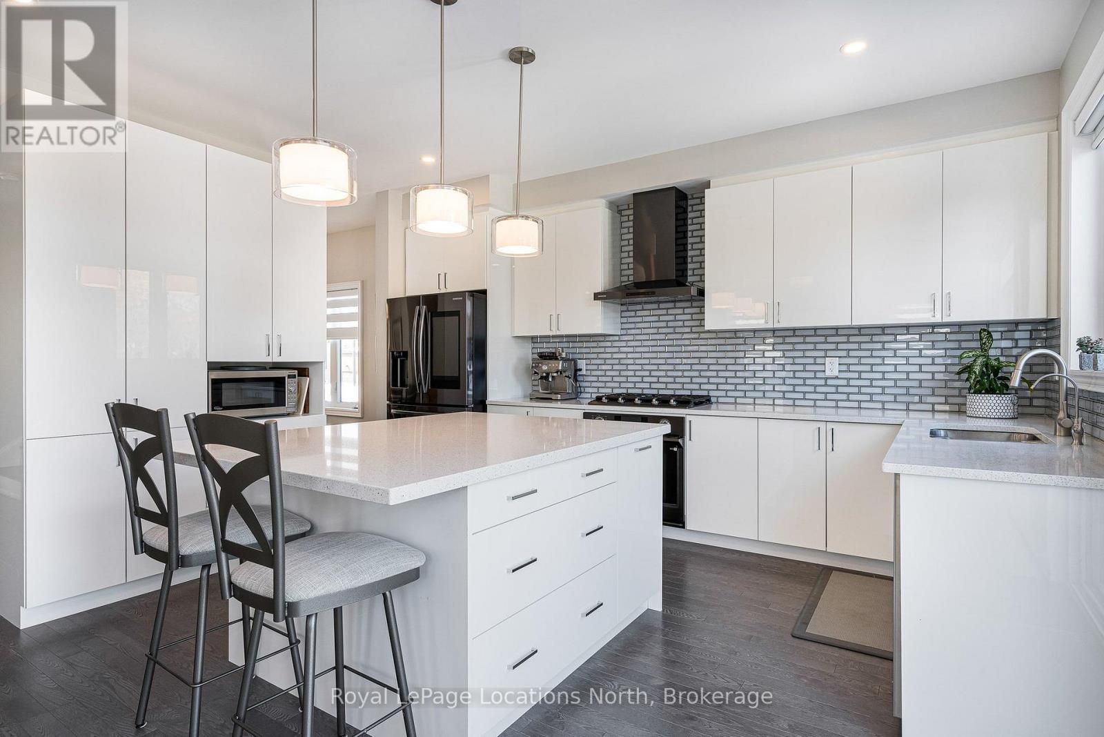 31 Emerald Street, Wasaga Beach, Ontario  L9Z 0K8 - Photo 14 - S12885772