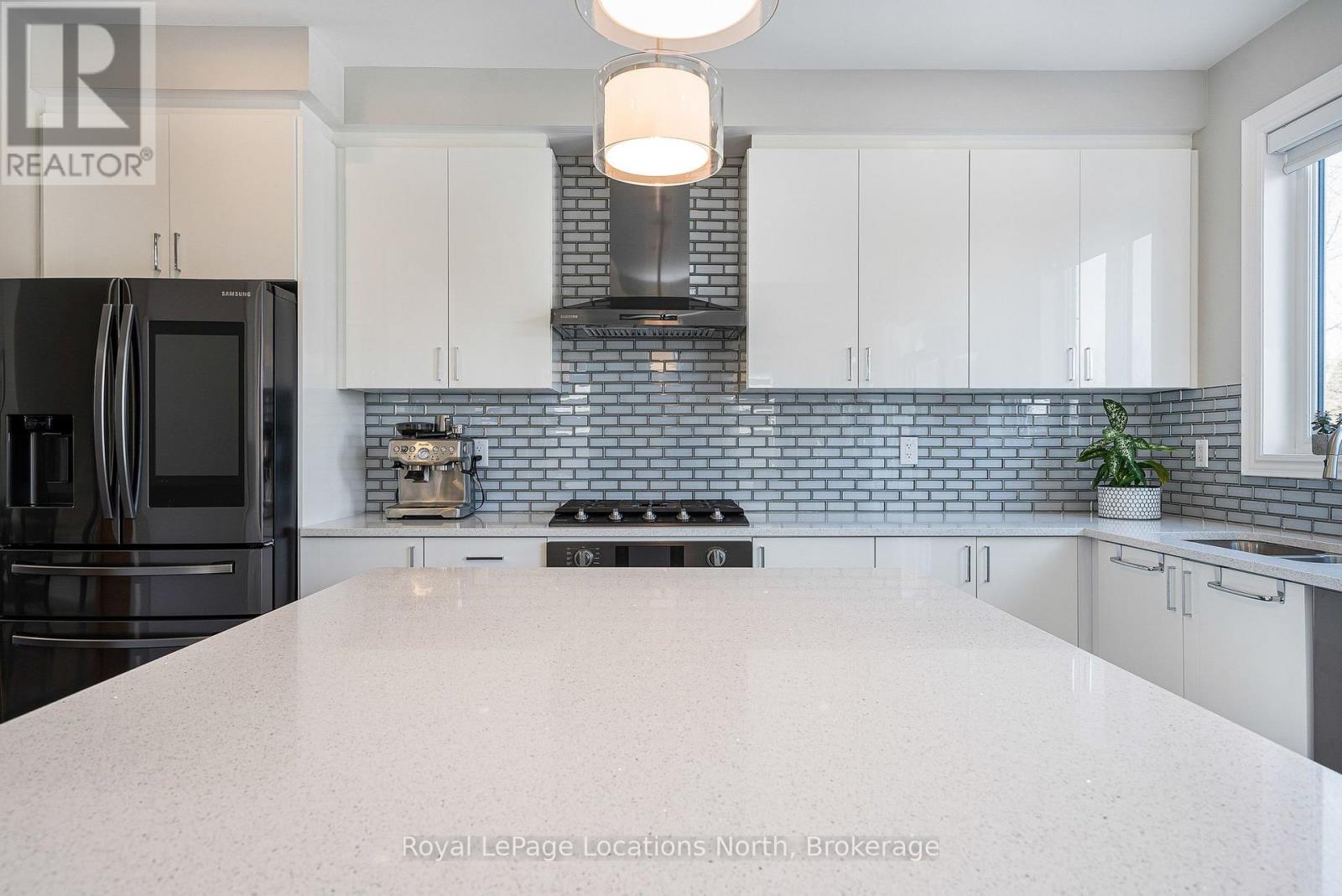 31 Emerald Street, Wasaga Beach, Ontario  L9Z 0K8 - Photo 15 - S12885772