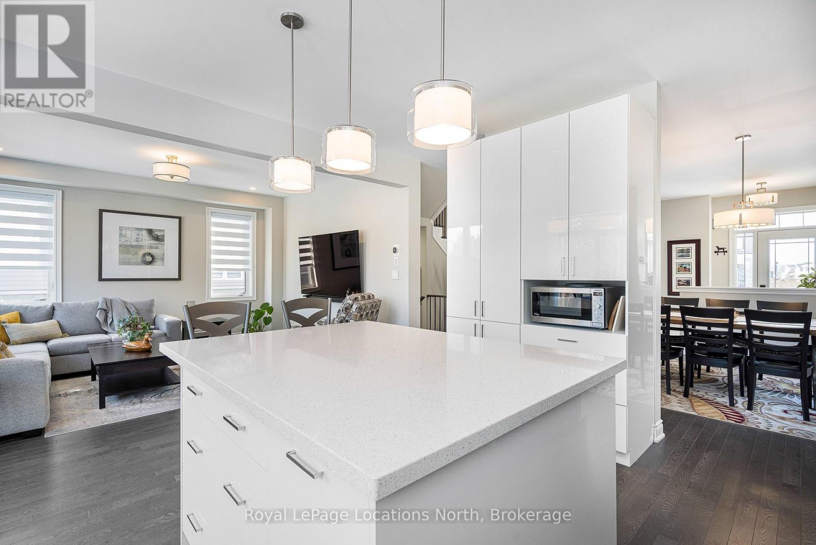 31 Emerald Street, Wasaga Beach, Ontario  L9Z 0K8 - Photo 17 - S12885772