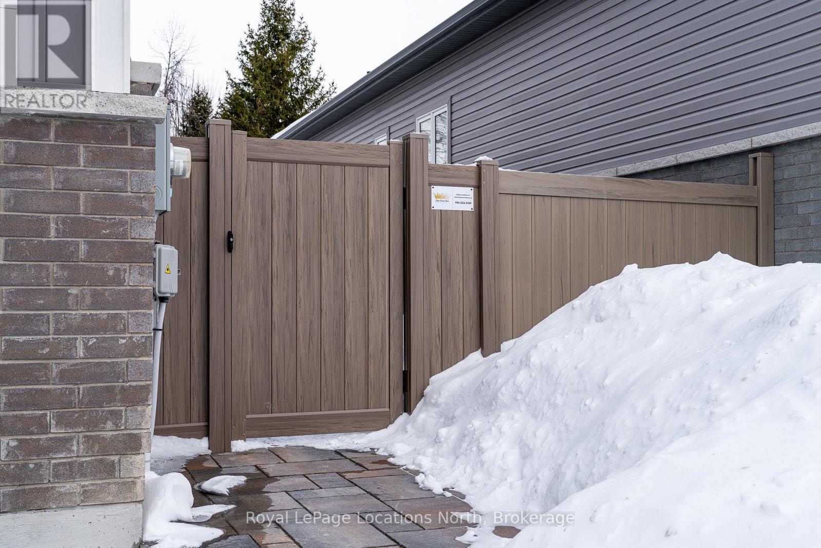 31 Emerald Street, Wasaga Beach, Ontario  L9Z 0K8 - Photo 3 - S12885772