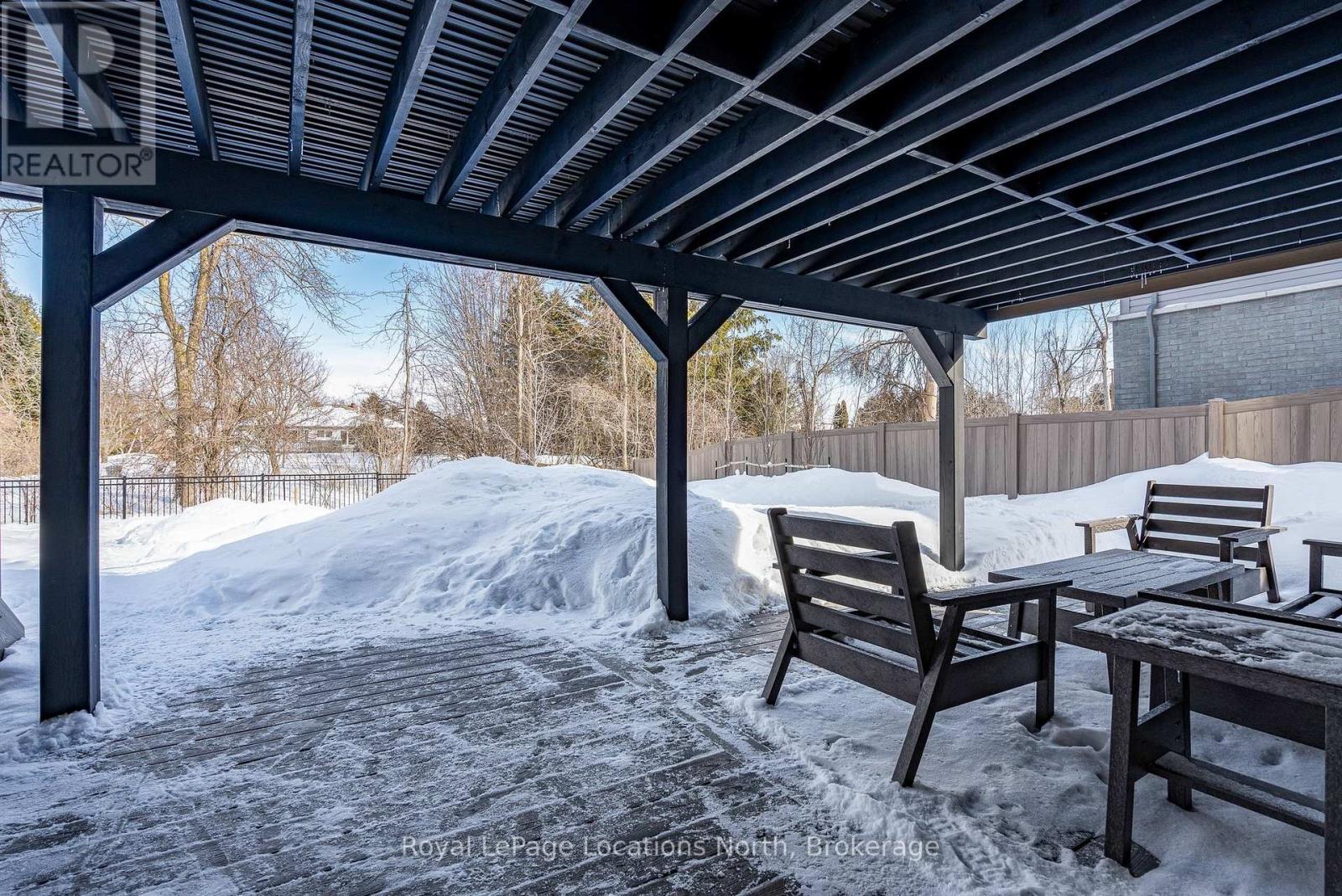 31 Emerald Street, Wasaga Beach, Ontario  L9Z 0K8 - Photo 5 - S12885772