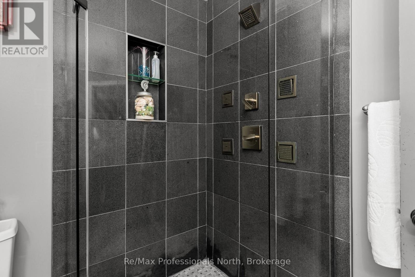 1005 Laidlaw Avenue, Gravenhurst, Ontario  L0K 2B0 - Photo 11 - X12885834