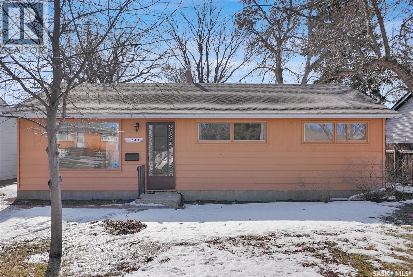 1047 Carleton Street, Moose Jaw, Saskatchewan  S6H 3A3 - Photo 4 - SK030457