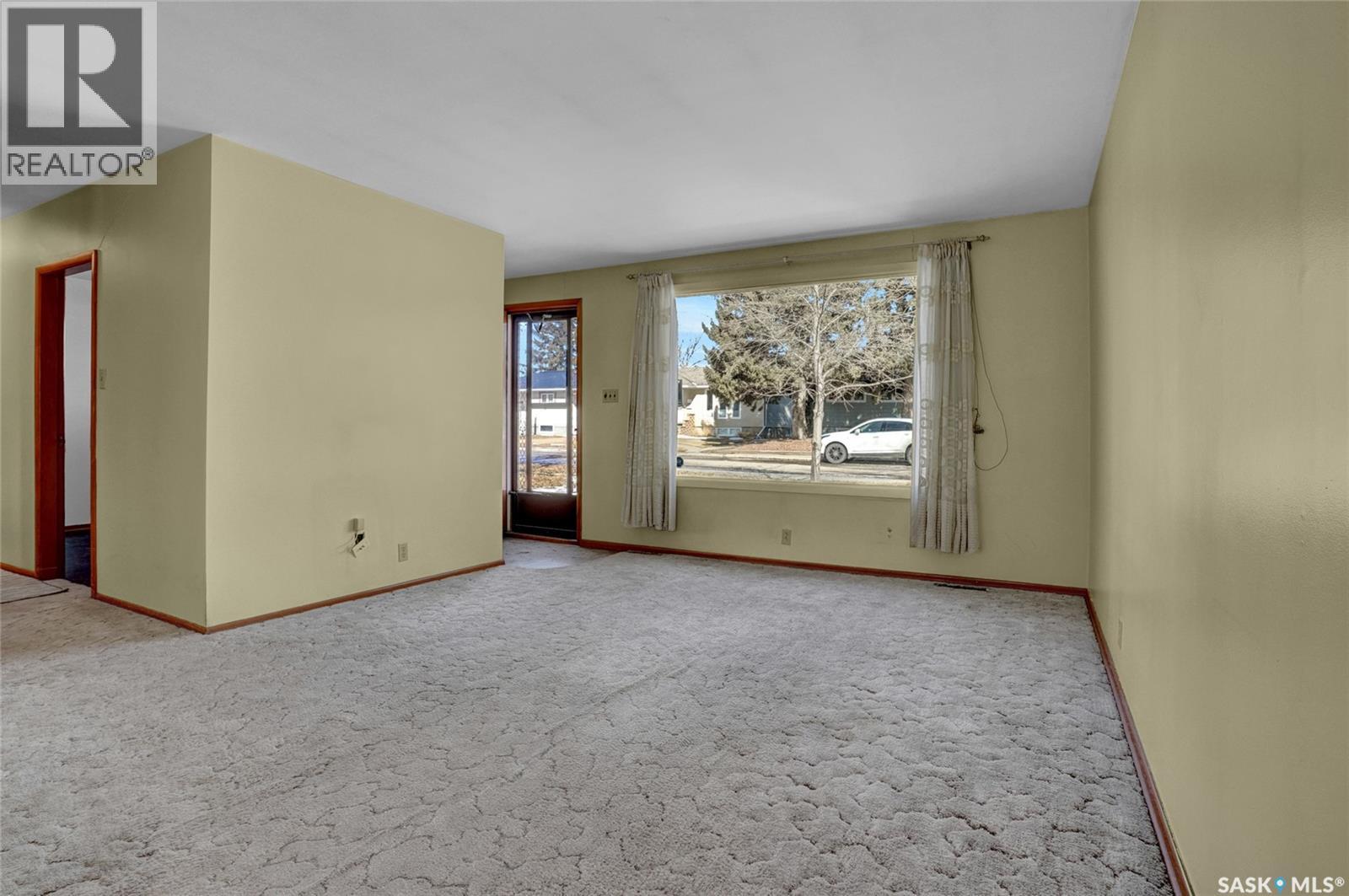 1047 Carleton Street, Moose Jaw, Saskatchewan  S6H 3A3 - Photo 7 - SK030457