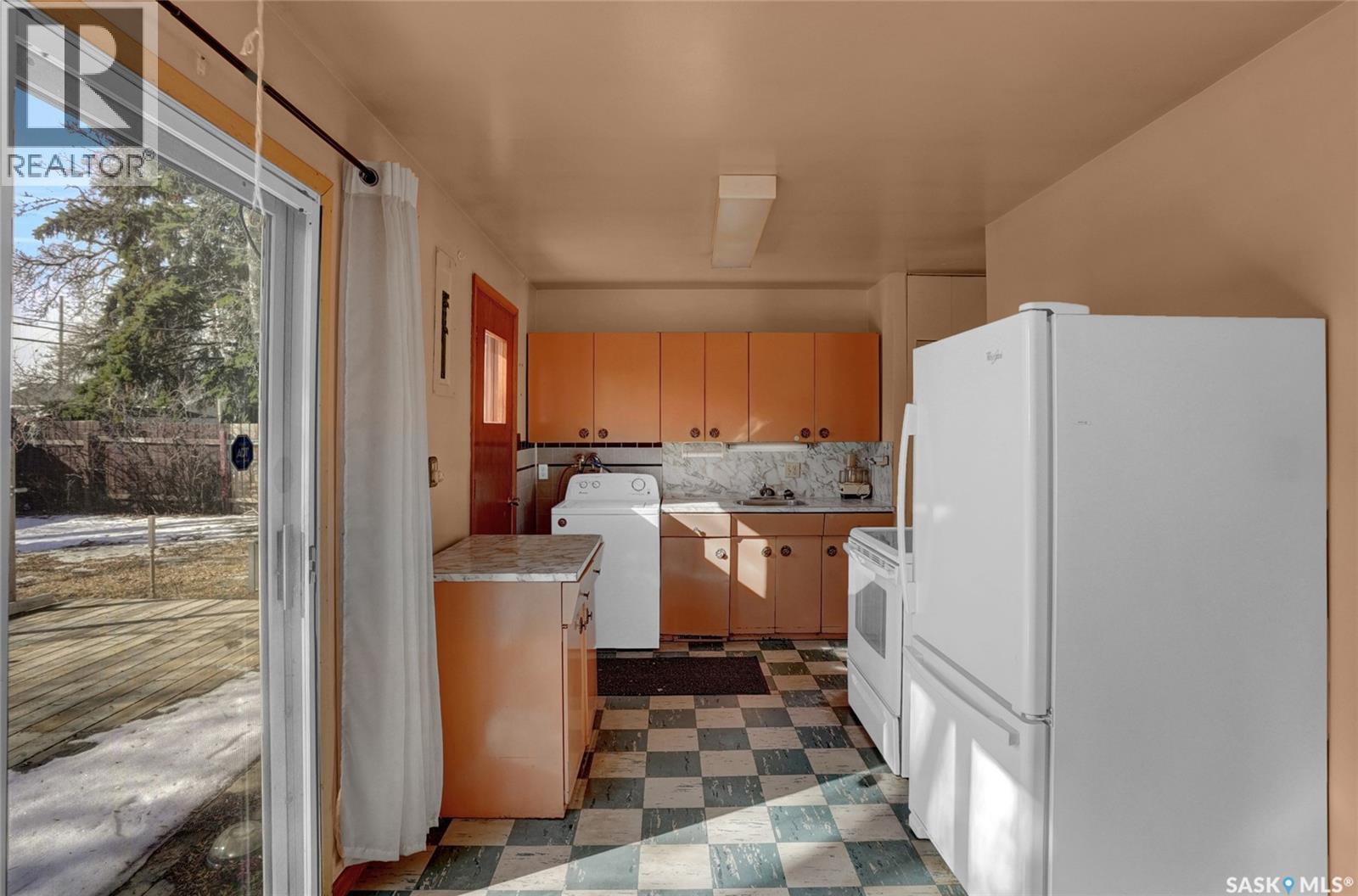 1047 Carleton Street, Moose Jaw, Saskatchewan  S6H 3A3 - Photo 12 - SK030457