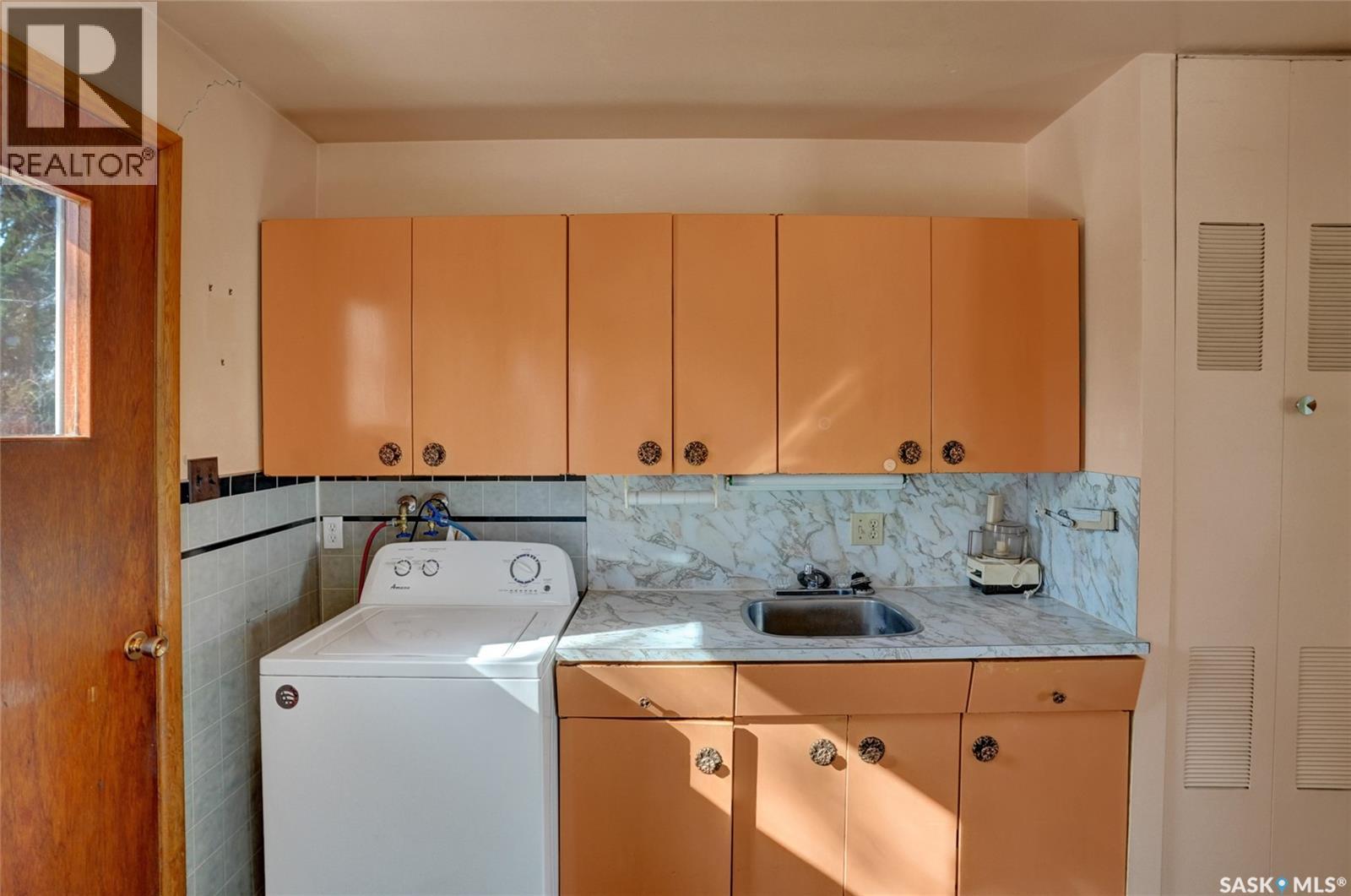 1047 Carleton Street, Moose Jaw, Saskatchewan  S6H 3A3 - Photo 14 - SK030457