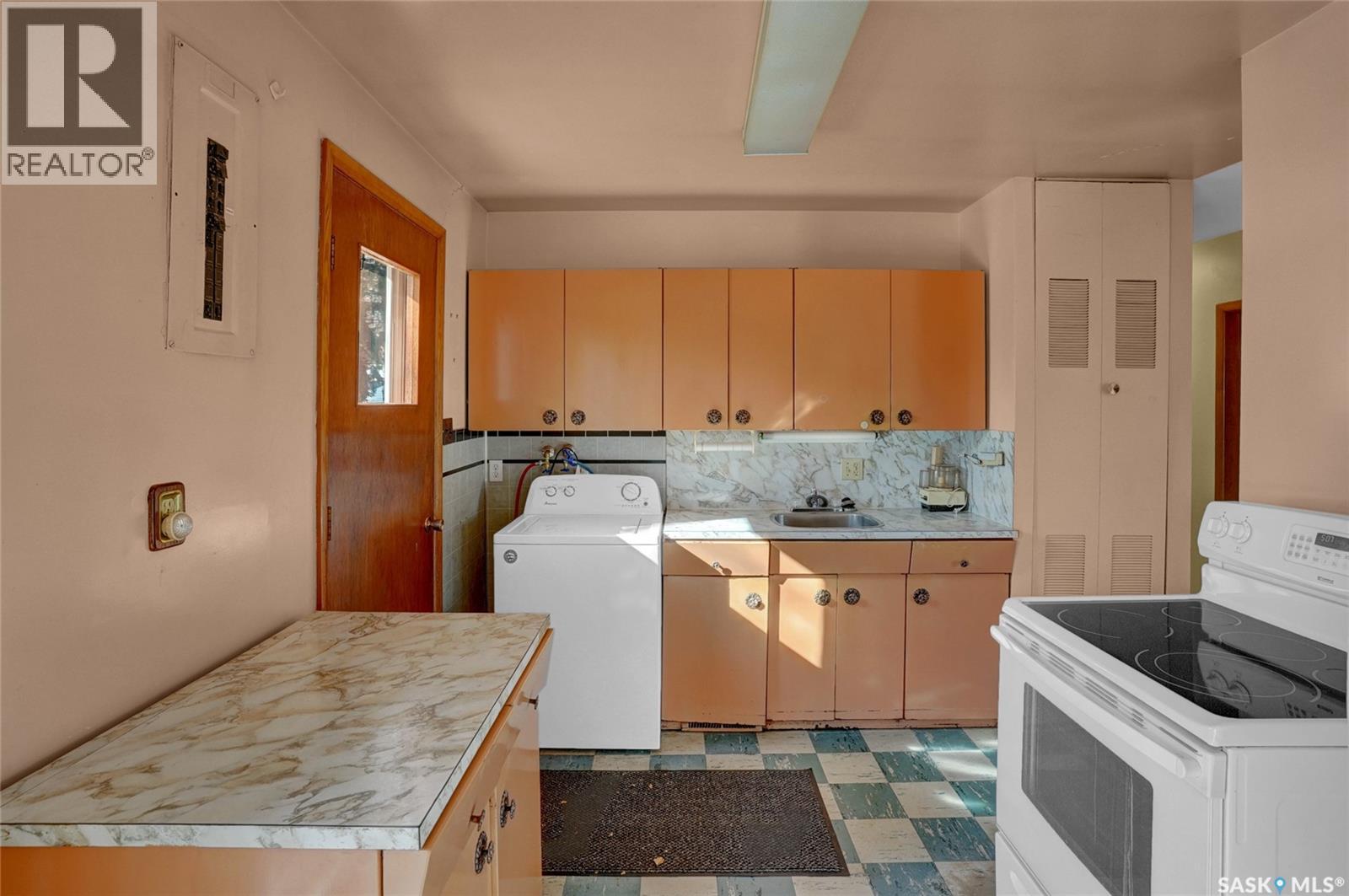 1047 Carleton Street, Moose Jaw, Saskatchewan  S6H 3A3 - Photo 13 - SK030457