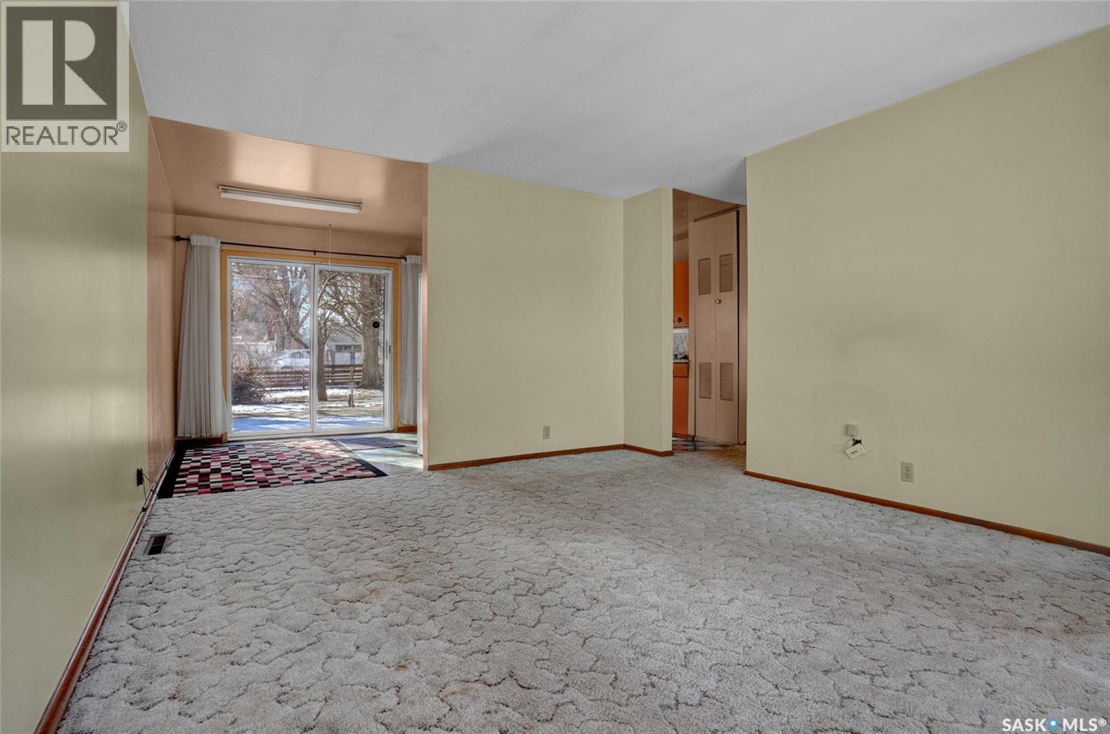 1047 Carleton Street, Moose Jaw, Saskatchewan  S6H 3A3 - Photo 8 - SK030457