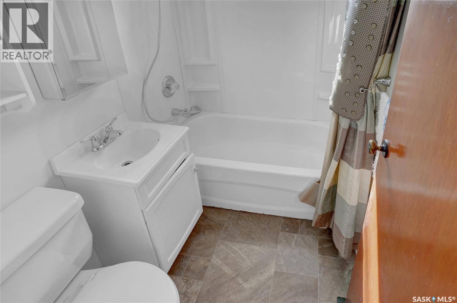 1047 Carleton Street, Moose Jaw, Saskatchewan  S6H 3A3 - Photo 31 - SK030457