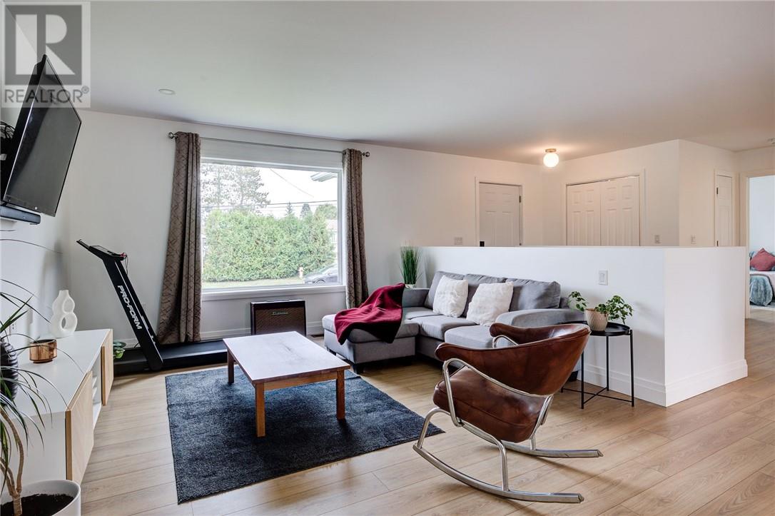 12 Rutland Avenue, Markstay-Warren, Ontario  P0H 2N0 - Photo 2 - 2126807