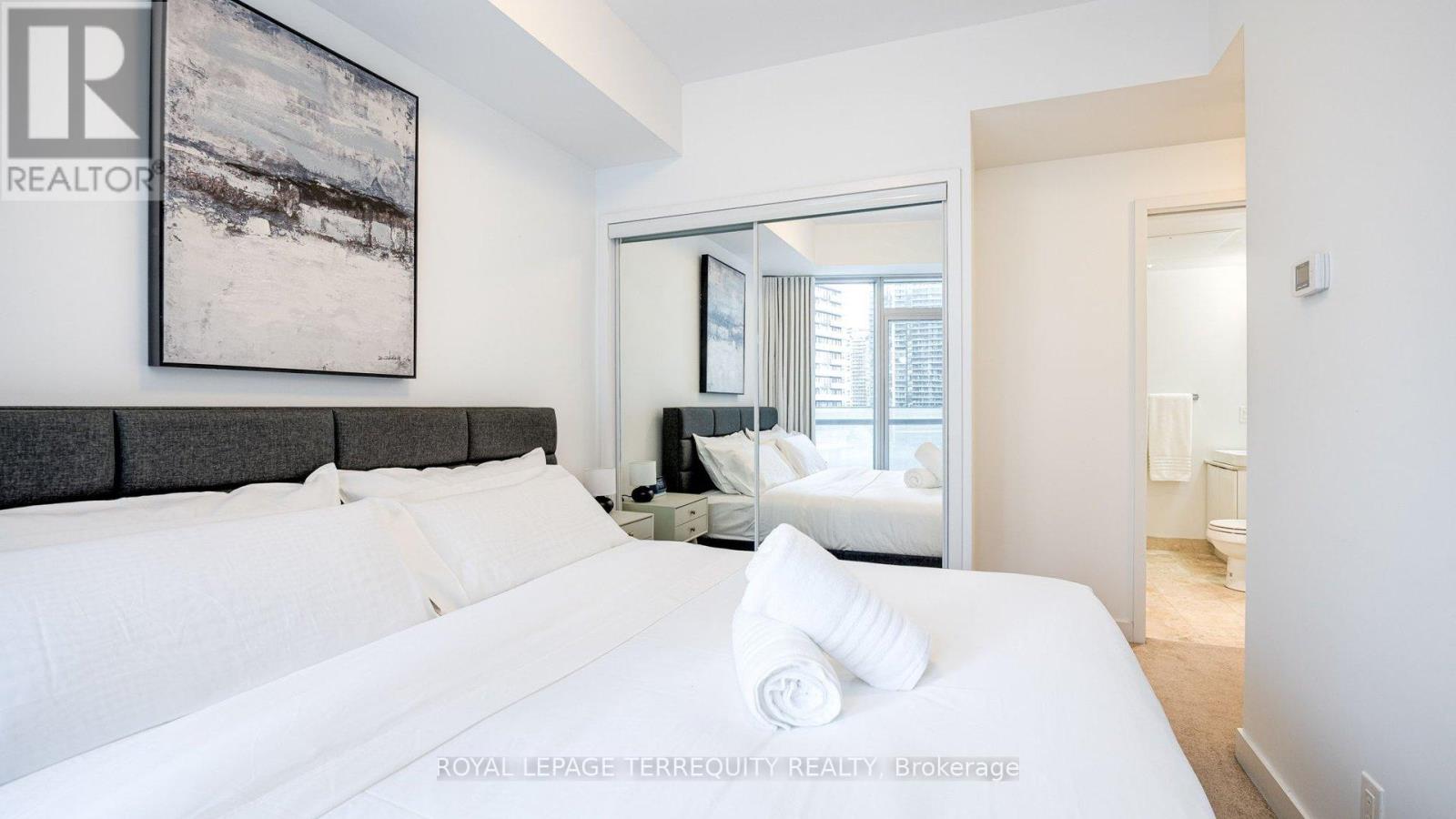 1101 - 14 York Street, Toronto, Ontario  M5J 0B1 - Photo 13 - C12885766