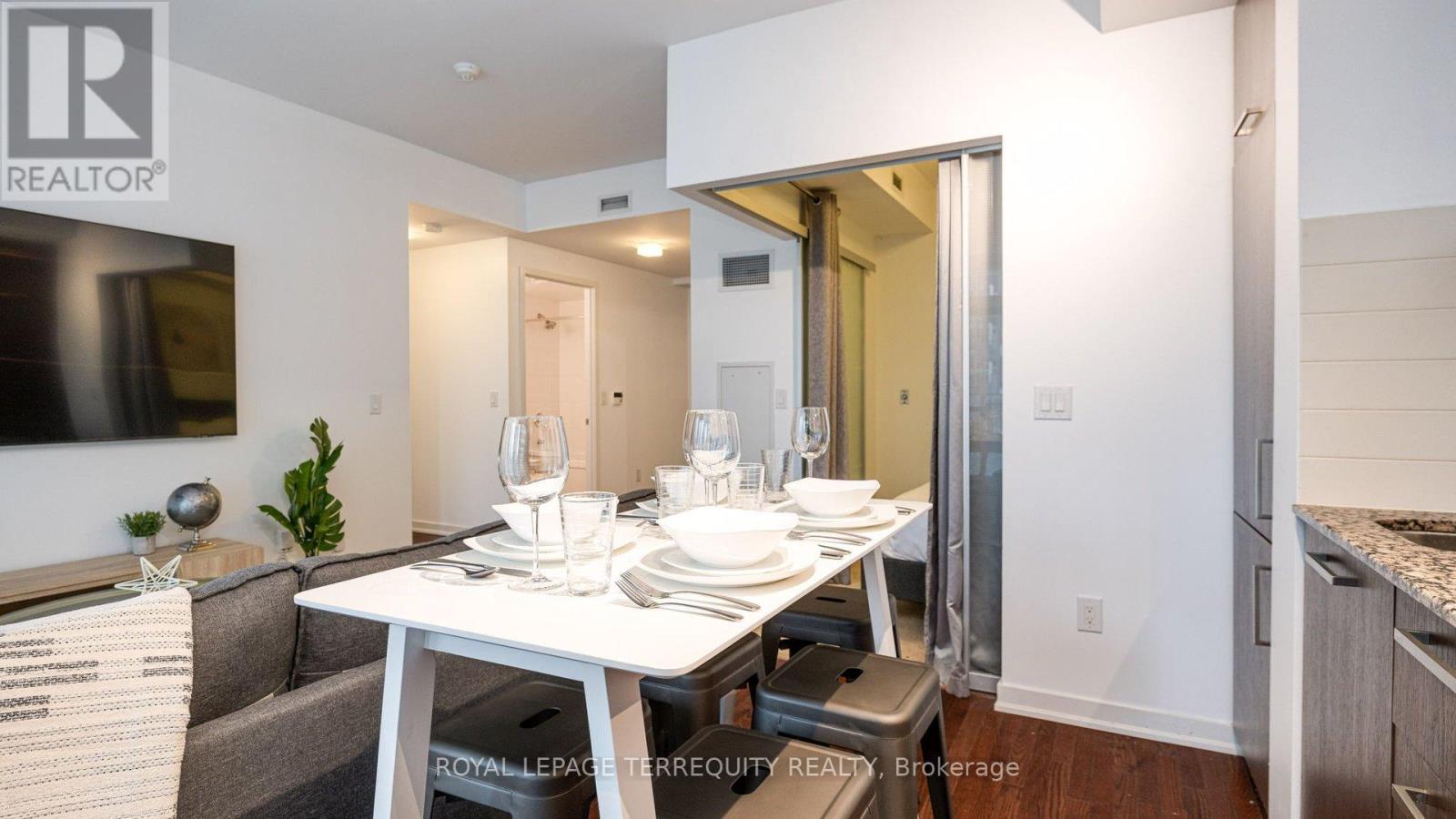 1101 - 14 York Street, Toronto, Ontario  M5J 0B1 - Photo 7 - C12885766