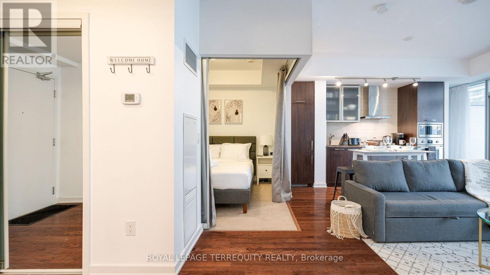 1101 - 14 York Street, Toronto, Ontario  M5J 0B1 - Photo 8 - C12885766