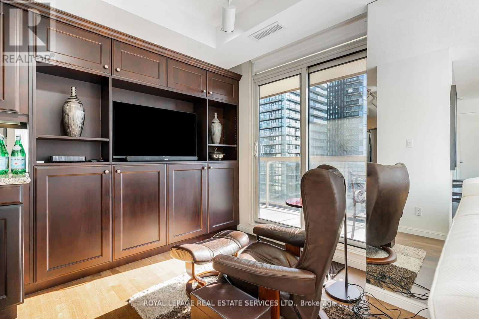 1203 - 900 Mount Pleasant Road, Toronto, Ontario  M4P 3J9 - Photo 4 - C12885776