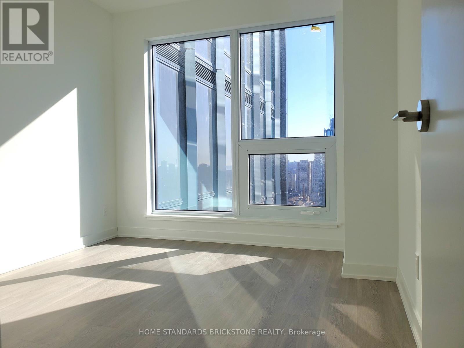 3510 - 8 Welleseley Street W, Toronto, Ontario  M4Y 0J5 - Photo 5 - C12885820