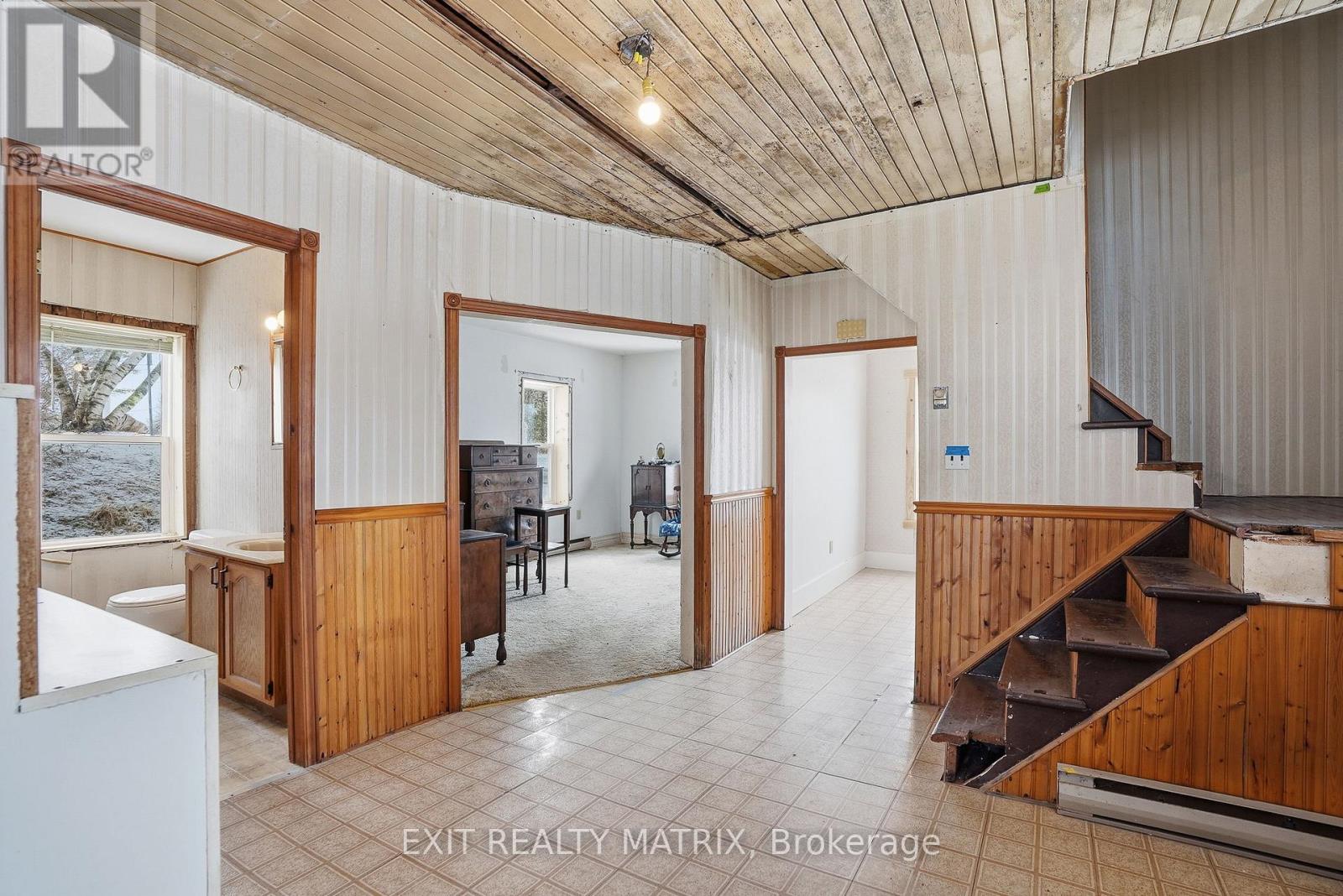 21888 Laggan-Glenelg Road, North Glengarry, Ontario K0B 1E0 - Photo 12 - X12885830