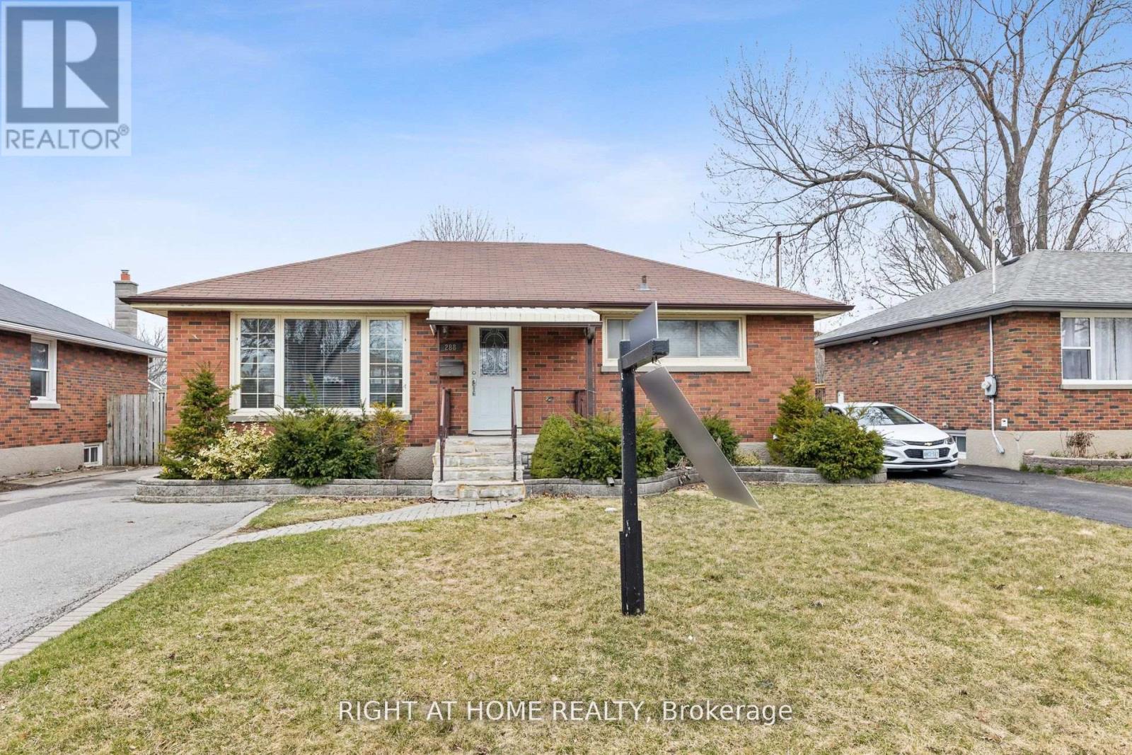 288 BALDWIN STREET, Oshawa, Ontario