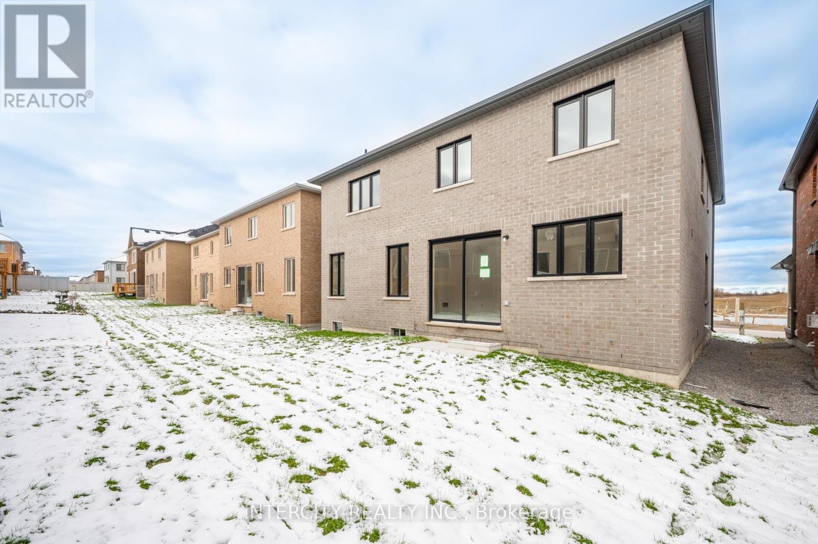 39 Father Muckle Avenue, Georgina (Keswick South), Ontario  L4P 0S9 - Photo 4 - N12885796