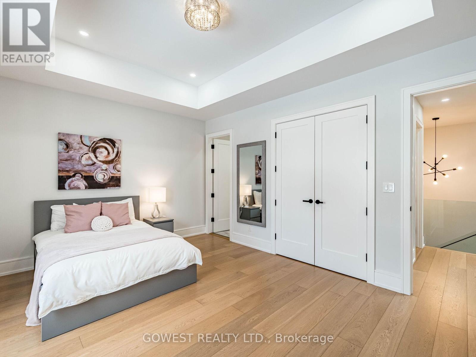 402 Niar Avenue, Mississauga (Mineola), Ontario  L5G 1W3 - Photo 34 - W12728338