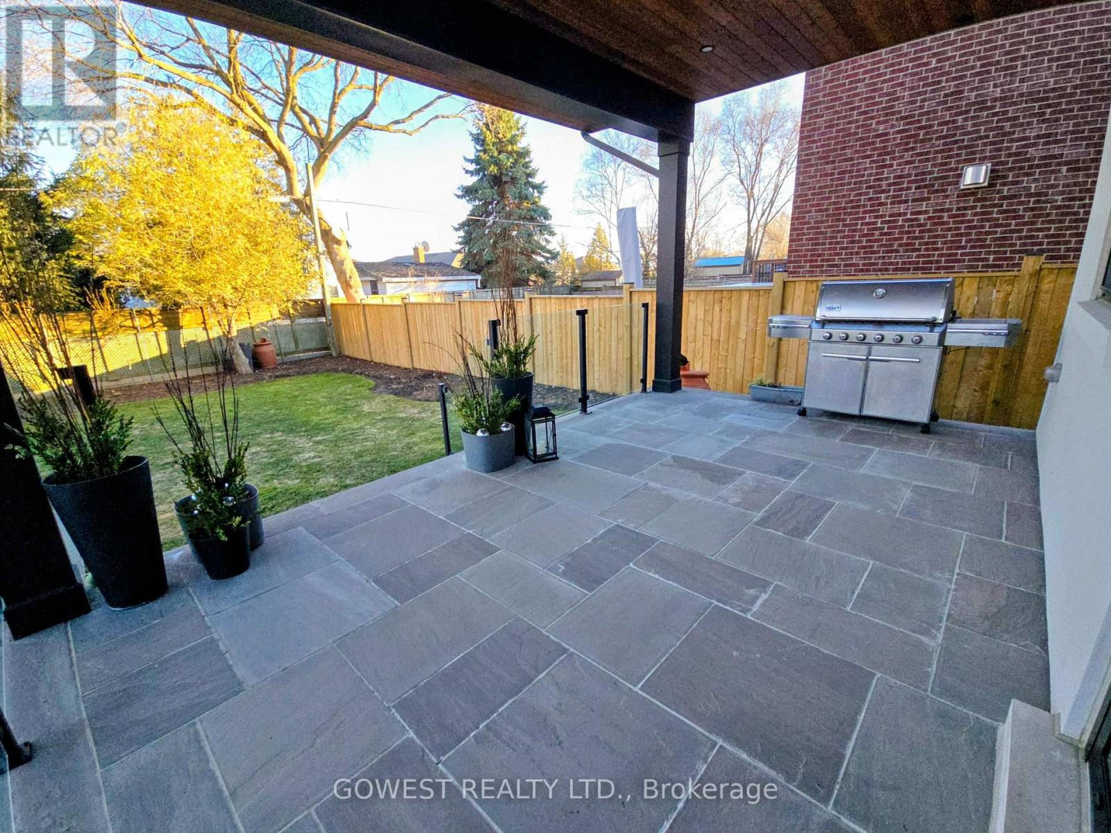 402 Niar Avenue, Mississauga (Mineola), Ontario  L5G 1W3 - Photo 48 - W12728338