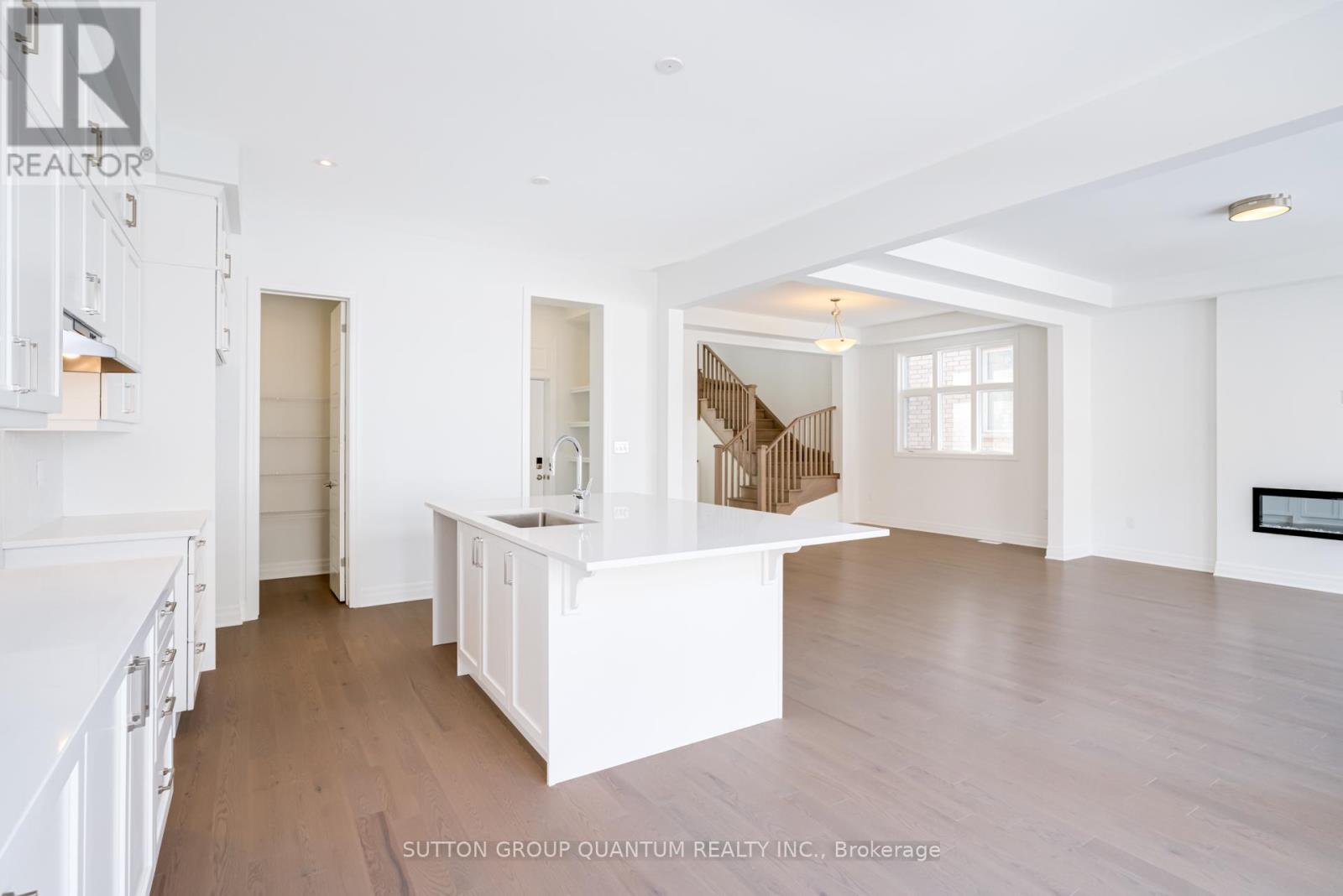 1243 Black Bear Trail, Oakville, Ontario  L6H 8B2 - Photo 17 - W12885744