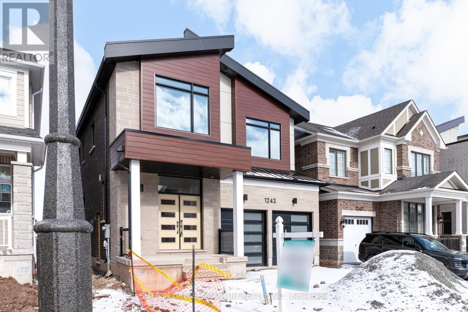 1243 Black Bear Trail, Oakville, Ontario  L6H 8B2 - Photo 3 - W12885744