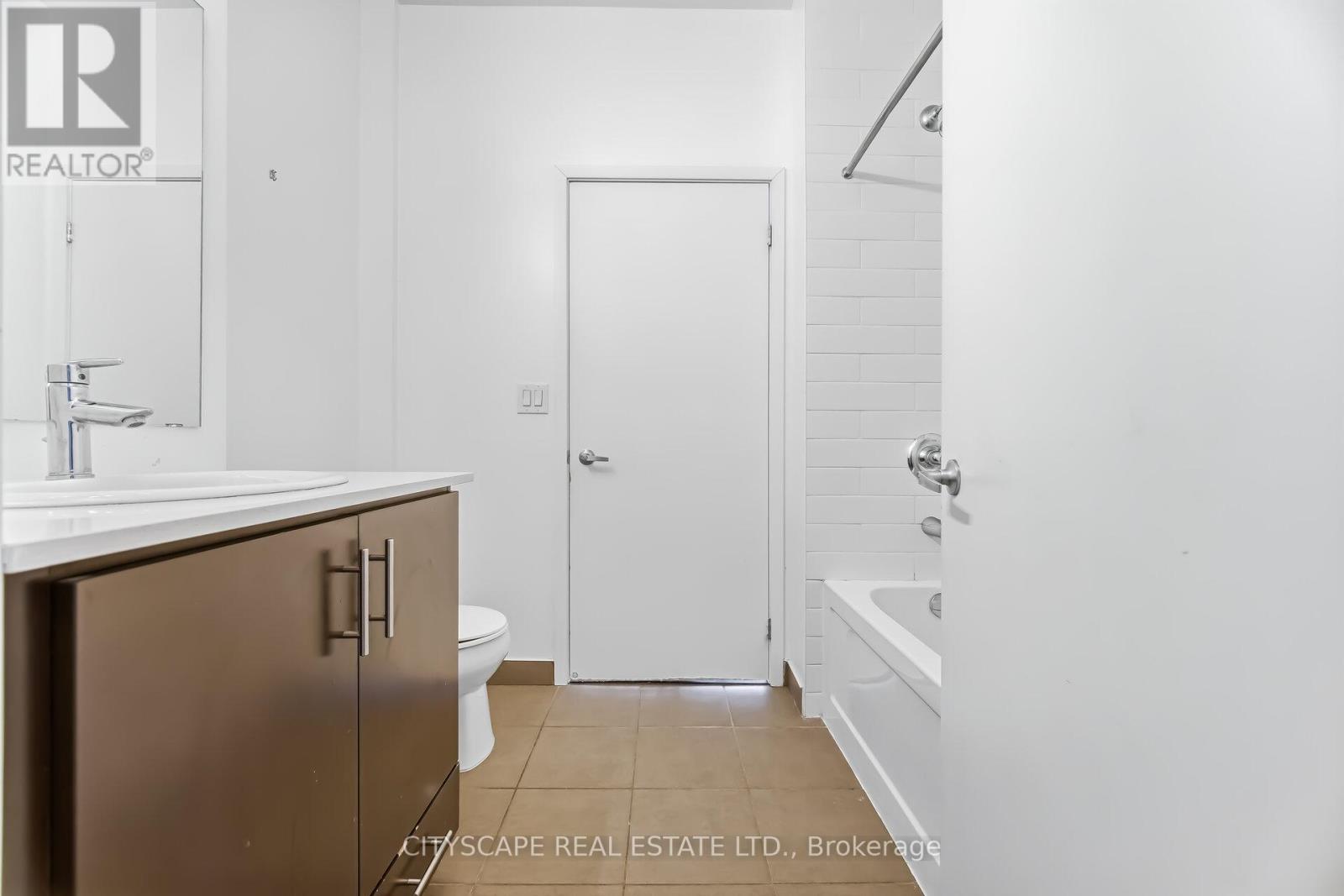 3212 - 360 Square One Drive, Mississauga (City Centre), Ontario  L5V 3A5 - Photo 14 - W12885844