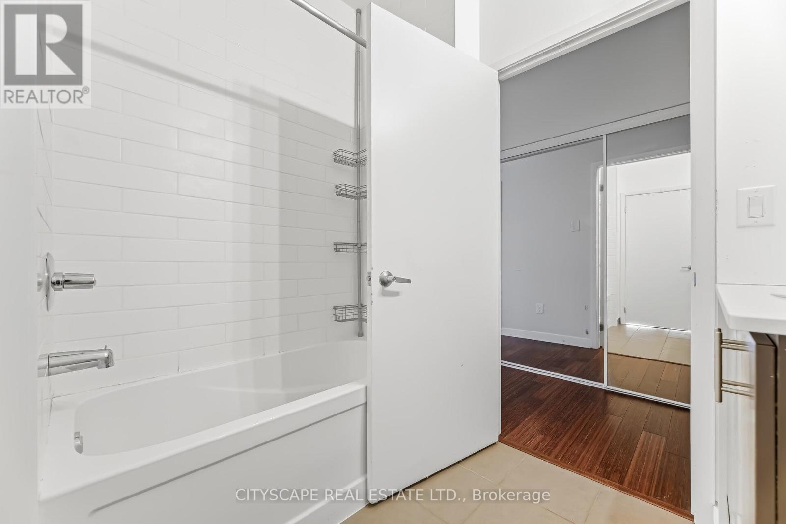 3212 - 360 Square One Drive, Mississauga (City Centre), Ontario  L5V 3A5 - Photo 15 - W12885844