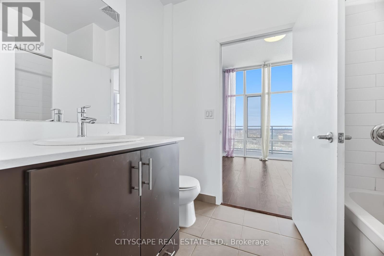 3212 - 360 Square One Drive, Mississauga (City Centre), Ontario  L5V 3A5 - Photo 17 - W12885844