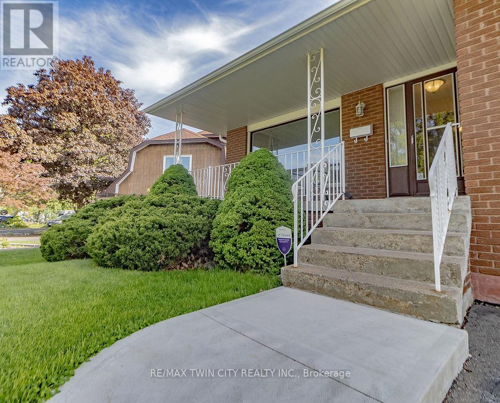 20 Manorcrest Street, Brampton, Ontario  L6S 2X1 - Photo 3 - W12885846