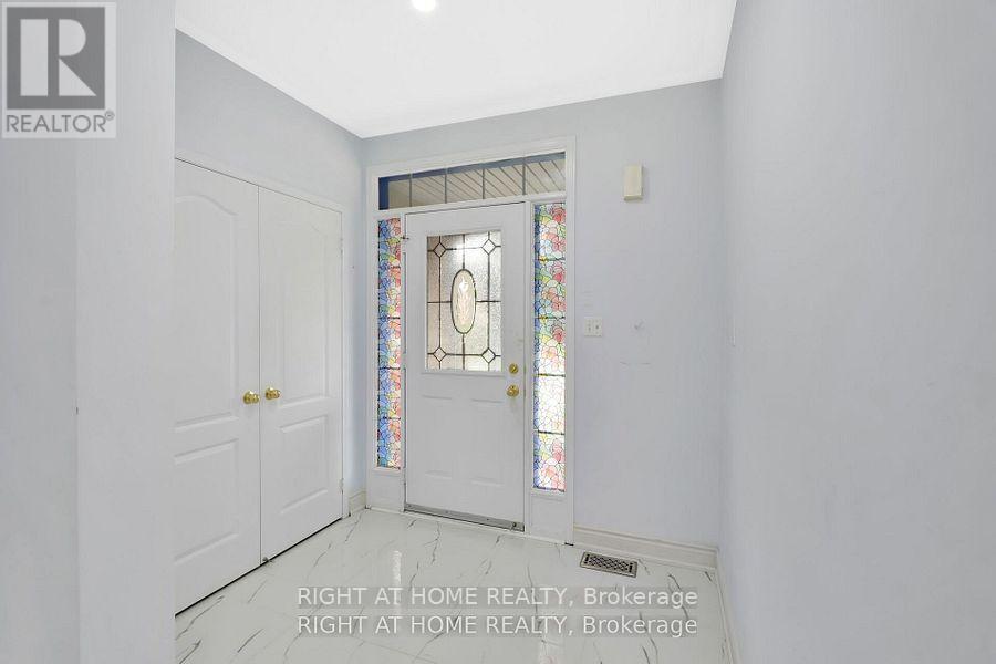 3 Silverbell Court, Brampton, Ontario  L7A 3V3 - Photo 6 - W12885854