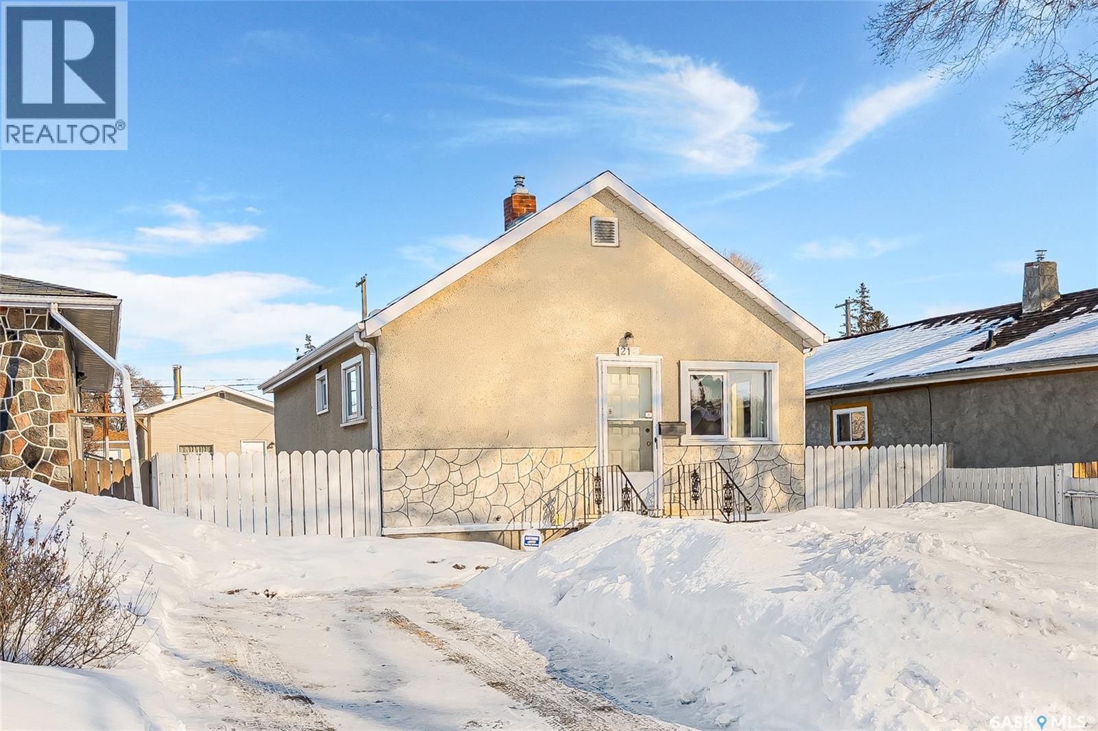 214 Q Avenue N, Saskatoon, Saskatchewan  S7L 2X6 - Photo 2 - SK030479