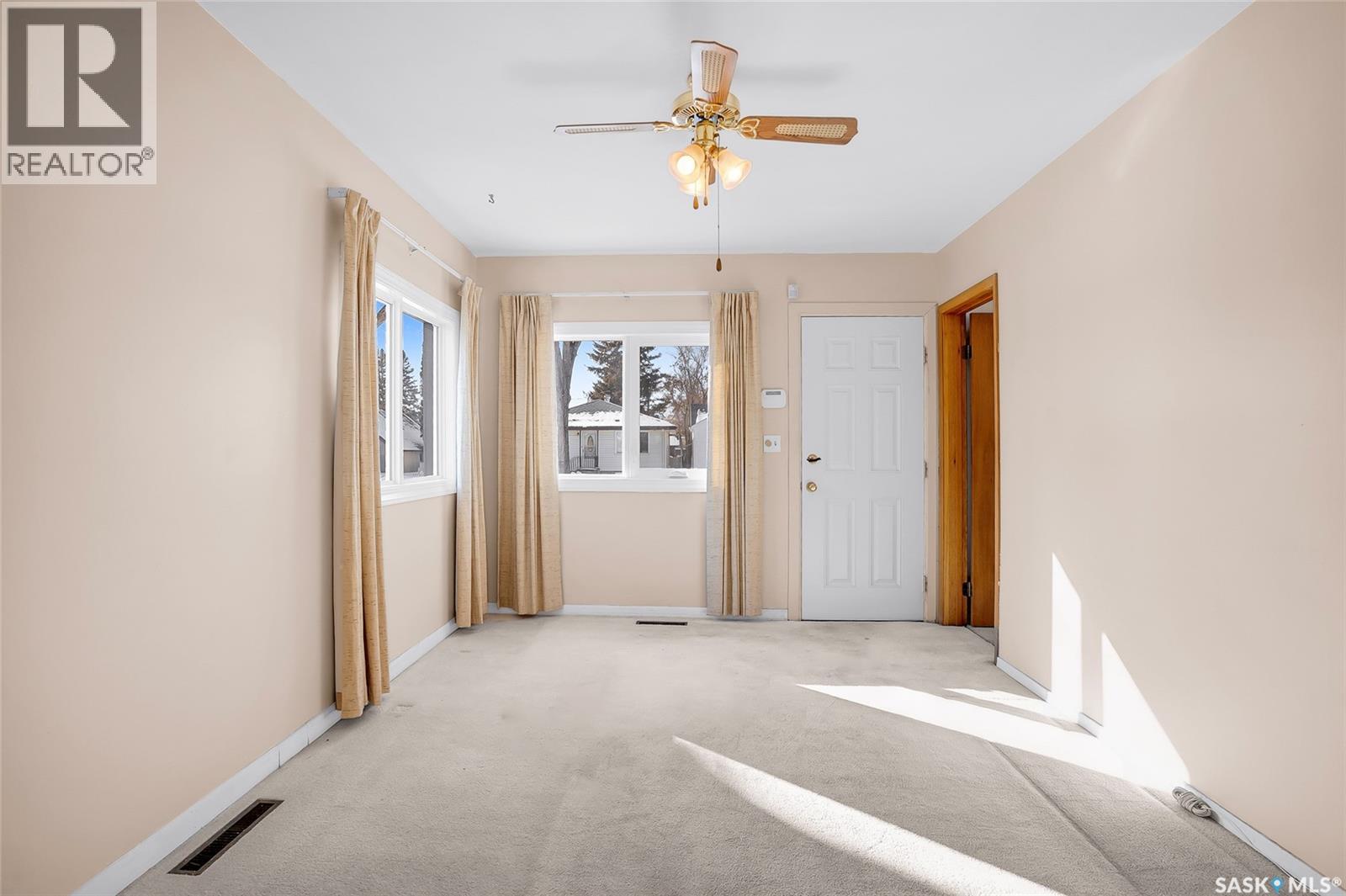 214 Q Avenue N, Saskatoon, Saskatchewan  S7L 2X6 - Photo 5 - SK030479