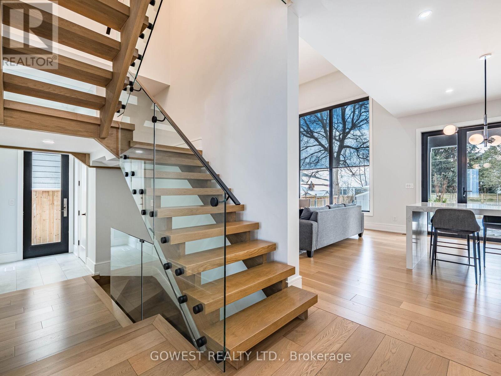 402 Niar Avenue, Mississauga (Mineola), Ontario  L5G 1W3 - Photo 10 - W12728338