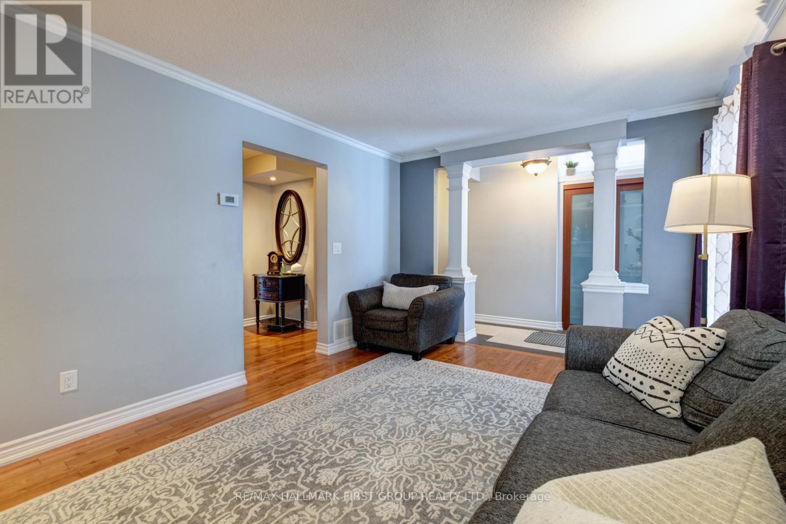 565 Birkdale Street, Oshawa (Donevan), Ontario  L1H 8C3 - Photo 4 - E12885892