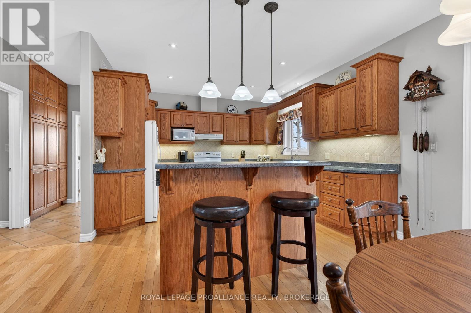 3953 Middle Woodland Drive, South Frontenac, Ontario  K0H 1X0 - Photo 11 - X12885932