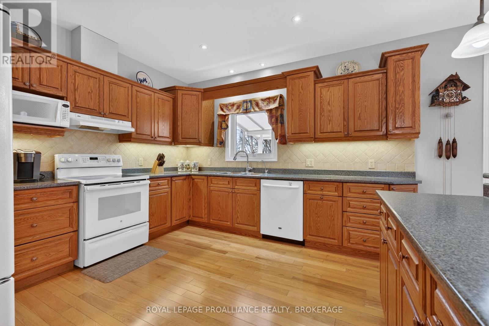 3953 Middle Woodland Drive, South Frontenac, Ontario  K0H 1X0 - Photo 12 - X12885932